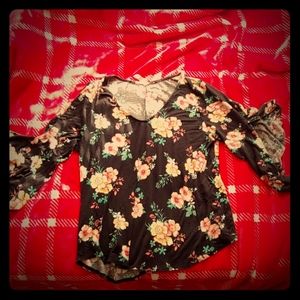 Kirious Bell sleaved top